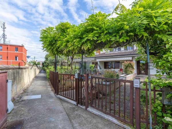 casa indipendente in vendita a Verona