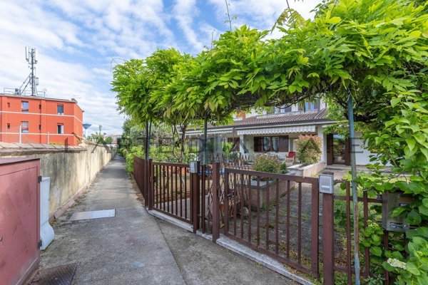casa indipendente in vendita a Verona in zona San Pancrazio