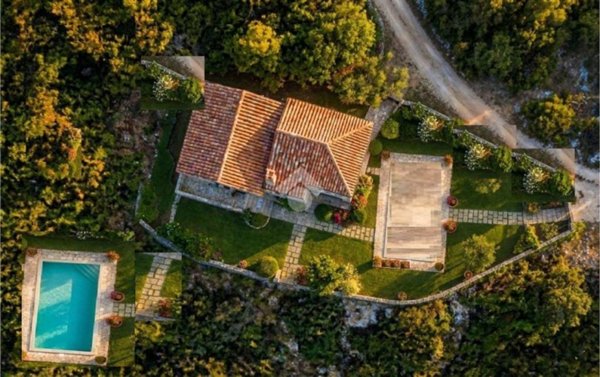 casa indipendente in vendita a Verona in zona Avesa