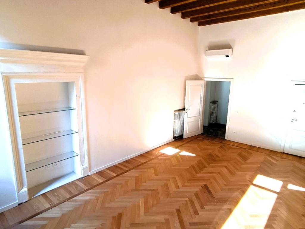 appartamento in vendita a Verona in zona Centro Storico