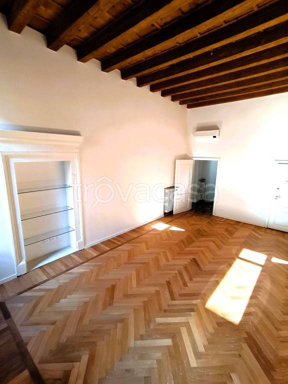appartamento in vendita a Verona in zona Centro Storico