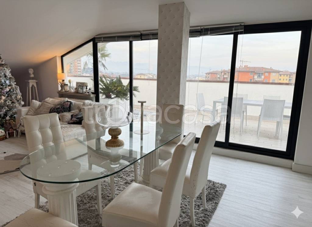 appartamento in vendita a Verona in zona Borgo Roma
