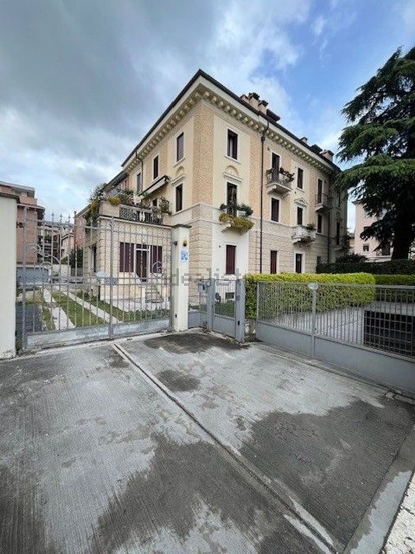appartamento in vendita a Verona in zona Valdonega