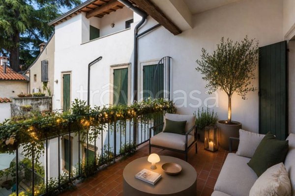 appartamento in vendita a Verona in zona Centro Storico