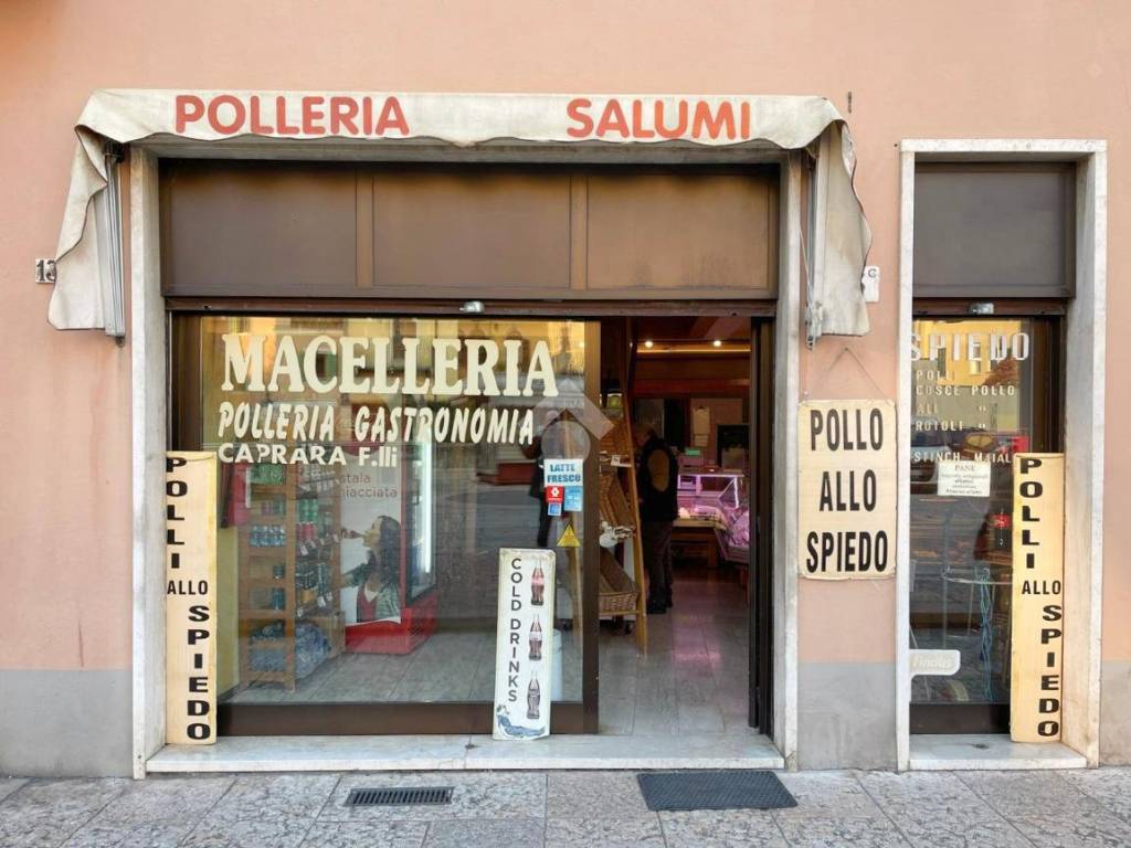 negozio in vendita a Verona in zona Veronetta