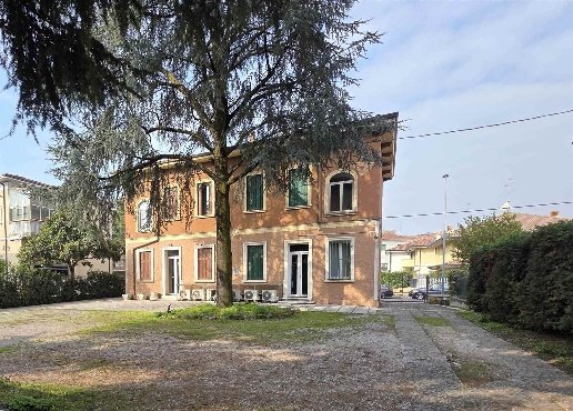 appartamento in vendita a Verona in zona Borgo Roma