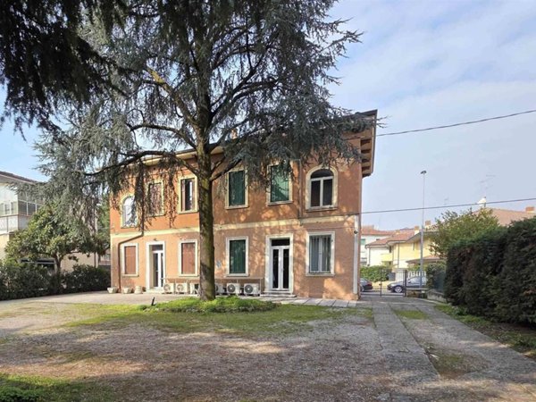 appartamento in vendita a Verona in zona Borgo Roma