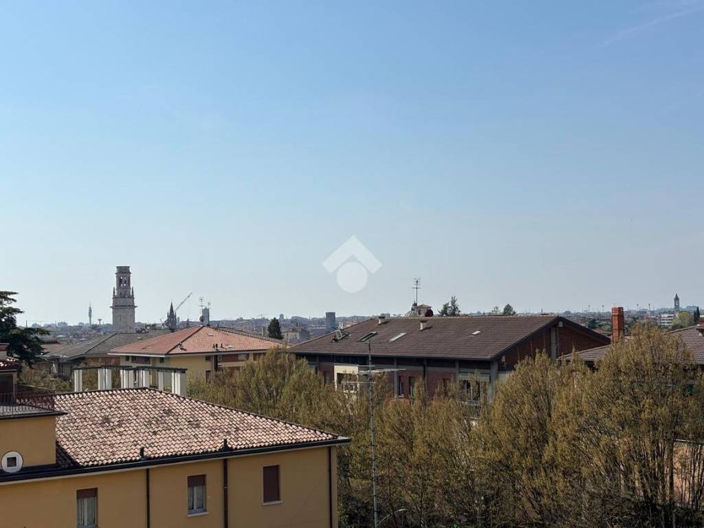 appartamento in vendita a Verona in zona Valdonega