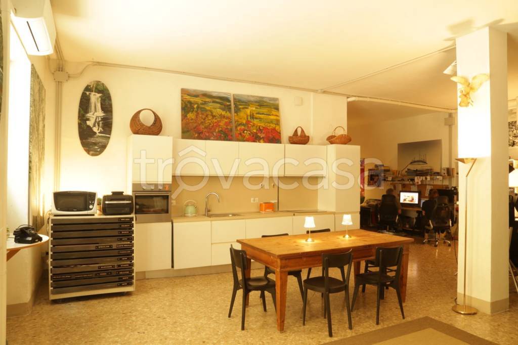 ufficio in vendita a Verona in zona Cittadella
