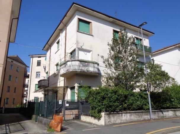 appartamento in vendita a Verona in zona Borgo Roma