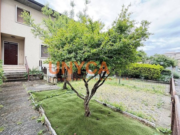 casa indipendente in vendita a Verona in zona San Michele Extra