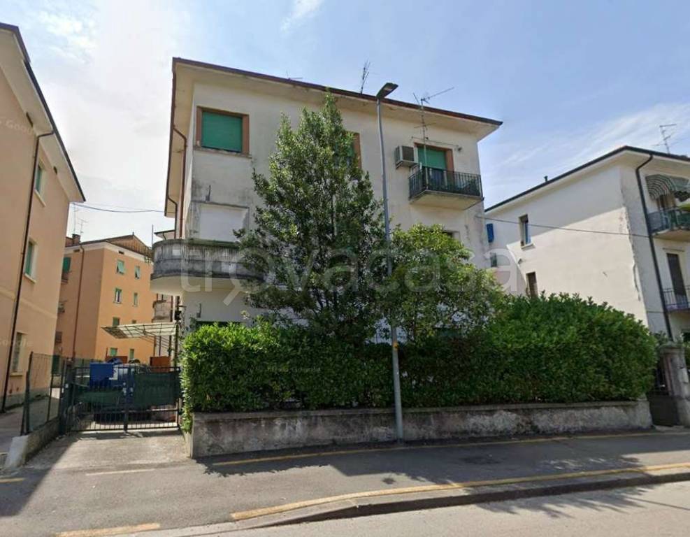 appartamento in vendita a Verona in zona Borgo Roma