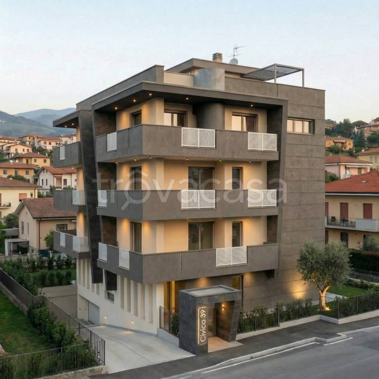 appartamento in vendita a Verona in zona Valdonega