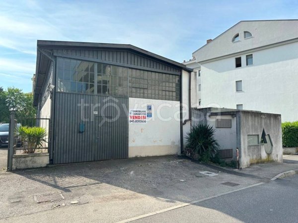 locale commerciale in vendita a Verona in zona Borgo Roma