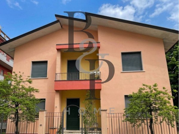 casa indipendente in vendita a Verona in zona Golosine