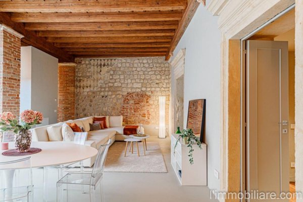 appartamento in vendita a Verona in zona Valdonega