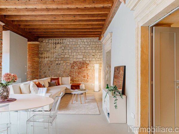 appartamento in vendita a Verona in zona Valdonega