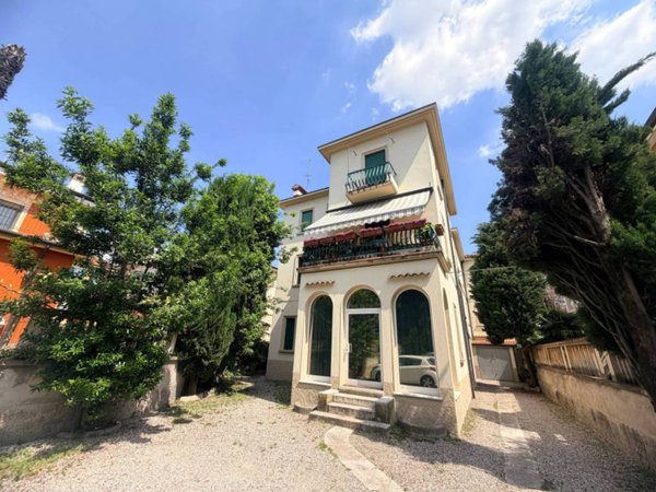 appartamento in vendita a Verona in zona Cittadella
