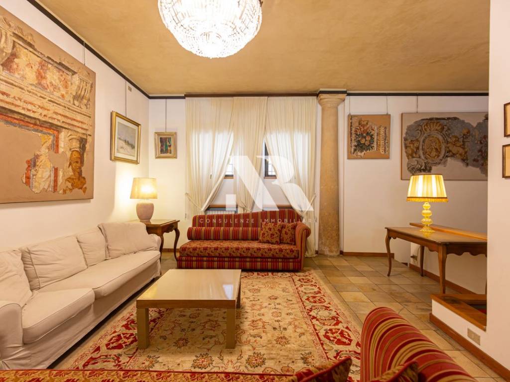 appartamento in vendita a Verona in zona Centro Storico
