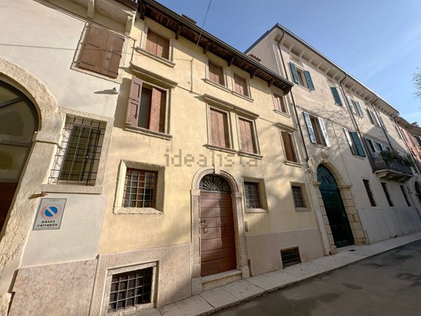 casa indipendente in vendita a Verona in zona Centro Storico