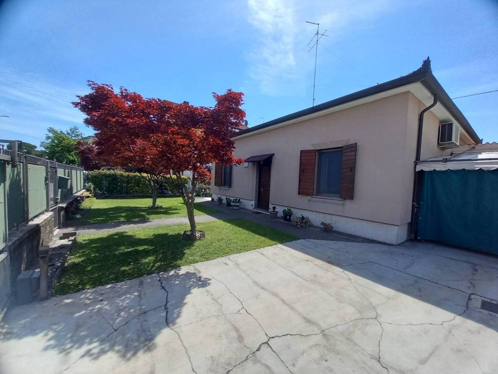 casa indipendente in vendita a Verona in zona Borgo Roma