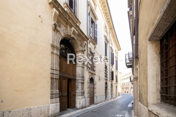 ufficio in vendita a Verona in zona Centro Storico