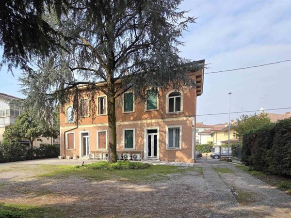 appartamento in vendita a Verona in zona Borgo Roma