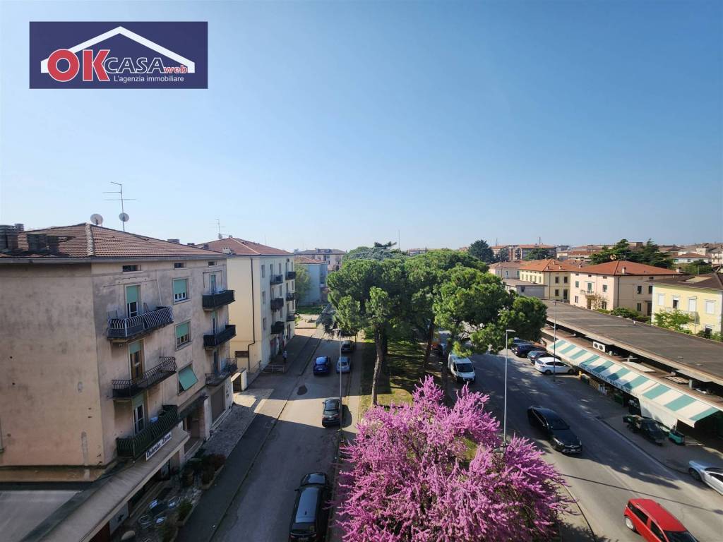 appartamento in vendita a Verona in zona Borgo Roma