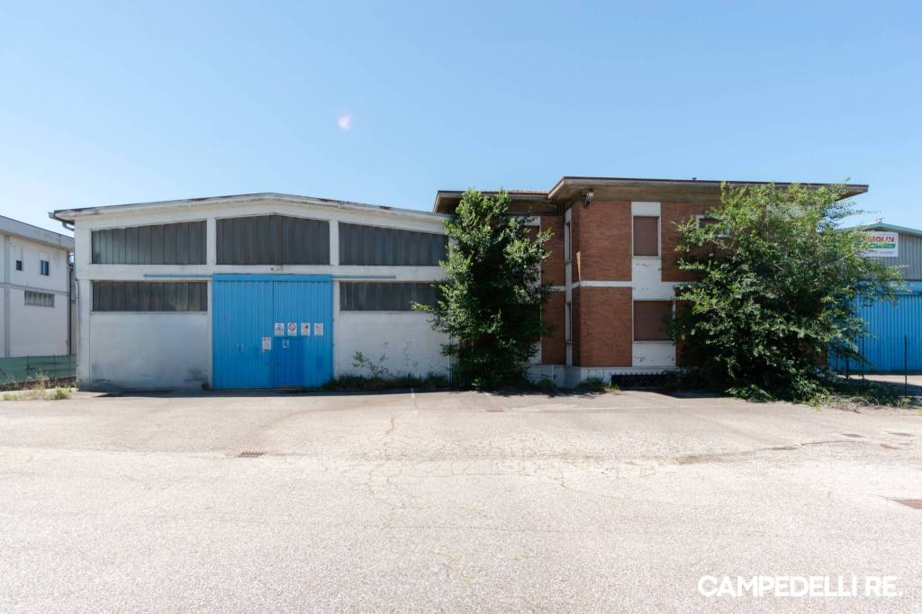 capannone in vendita a Verona in zona Borgo Roma