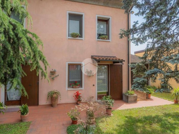 casa indipendente in vendita a Verona in zona Cadidavid