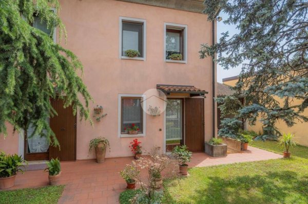casa indipendente in vendita a Verona in zona Cadidavid