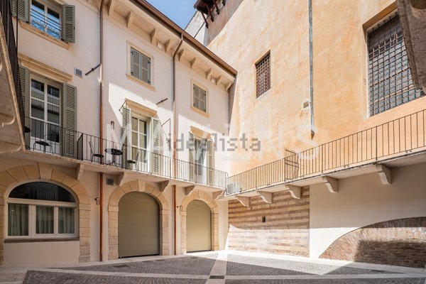 appartamento in vendita a Verona in zona Centro Storico