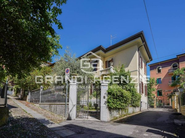 casa indipendente in vendita a Verona