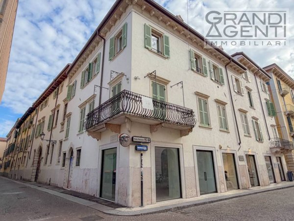 appartamento in vendita a Verona in zona Centro Storico