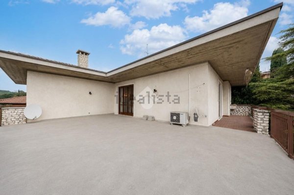 appartamento in vendita a Verona in zona Ponte Florio