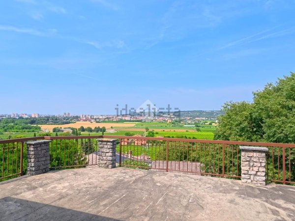 appartamento in vendita a Verona in zona Ponte Florio