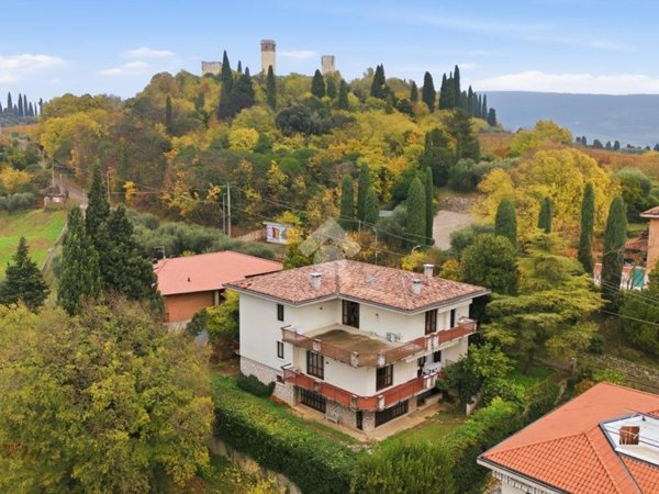 appartamento in vendita a Verona in zona Ponte Florio