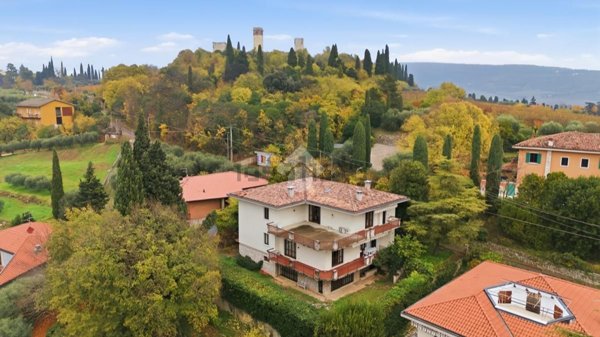 appartamento in vendita a Verona in zona Ponte Florio