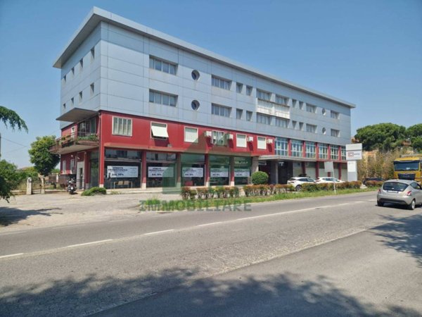 ufficio in vendita a Verona in zona Borgo Roma