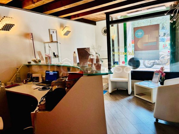 negozio in vendita a Verona in zona Centro Storico