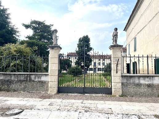 casa indipendente in vendita a Verona in zona Cittadella