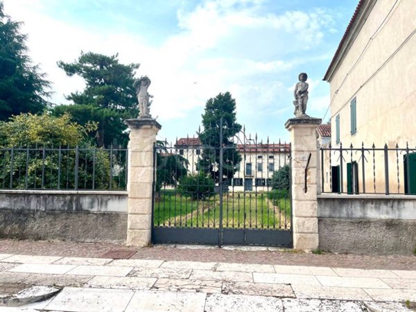 casa indipendente in vendita a Verona in zona Centro Storico