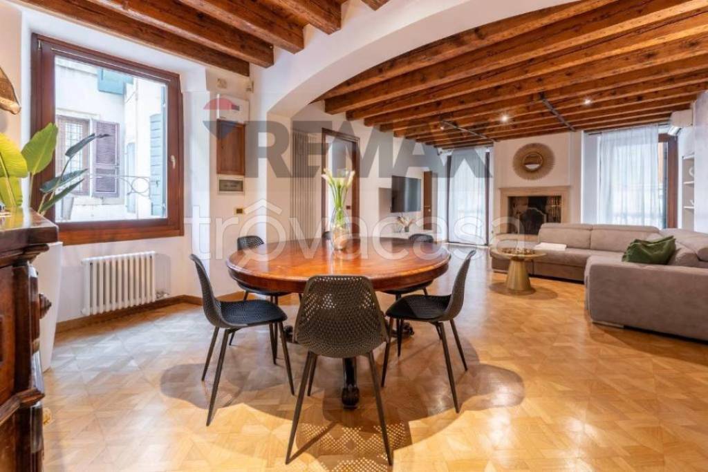 appartamento in vendita a Verona in zona Centro Storico