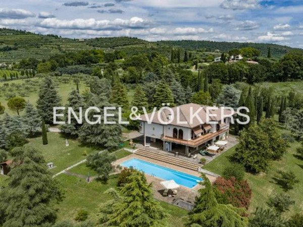 villa in vendita a Verona in zona Parona di Valpolicella