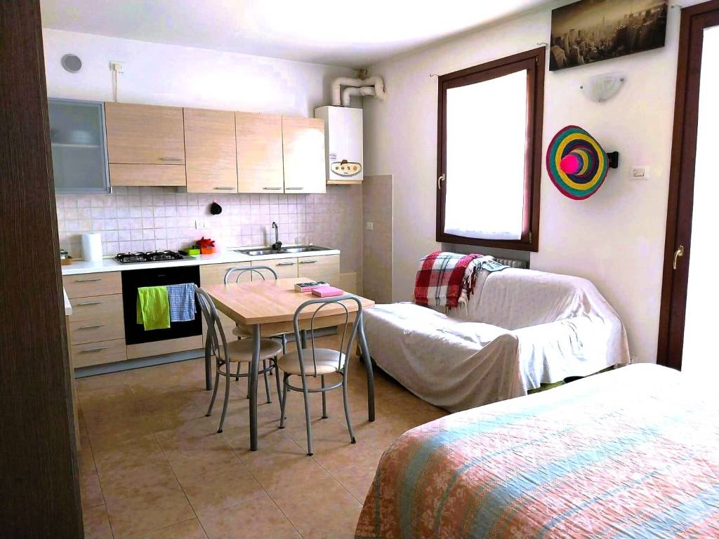 appartamento in vendita a Verona in zona Golosine