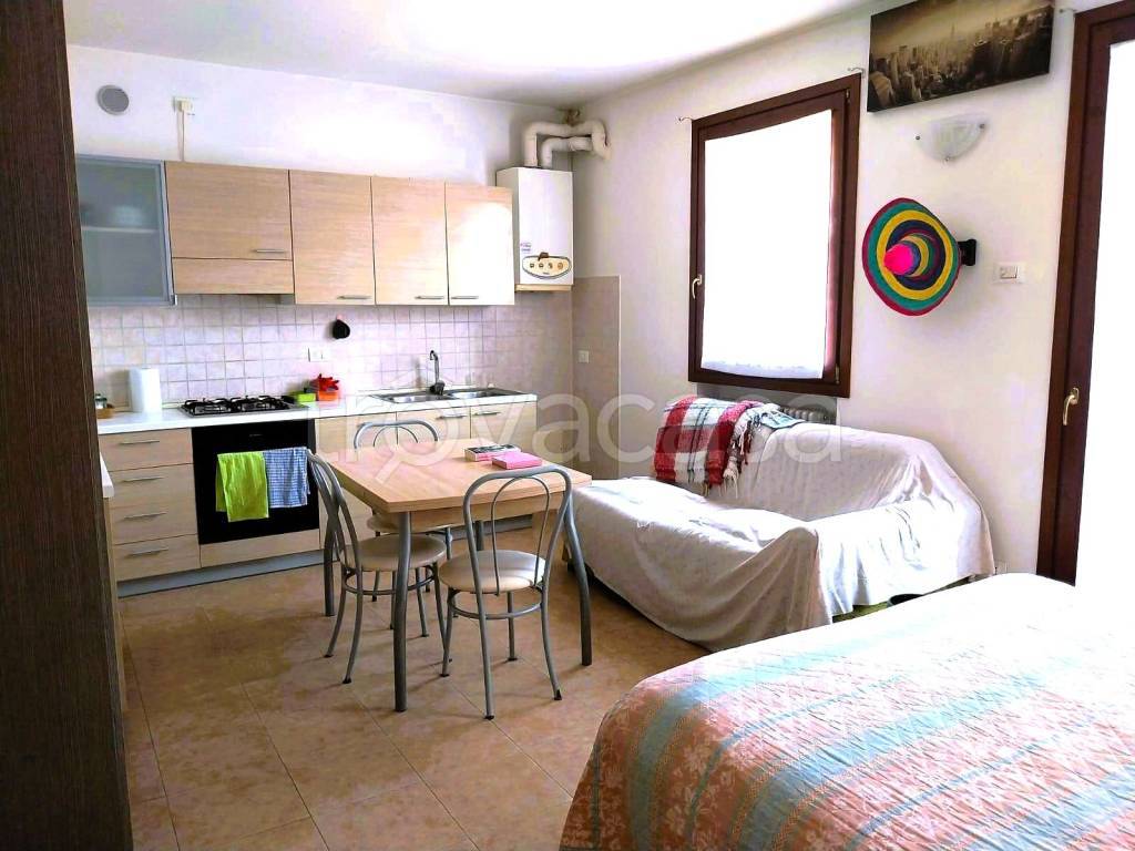 appartamento in vendita a Verona in zona Golosine