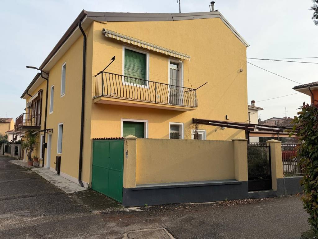 appartamento in vendita a Verona in zona San Massimo all'Adige