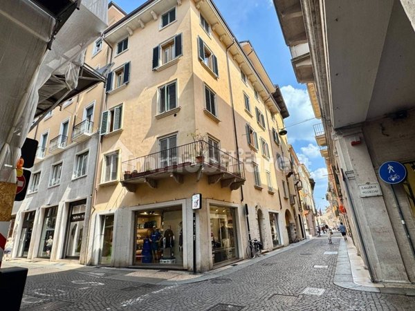appartamento in vendita a Verona in zona Centro Storico