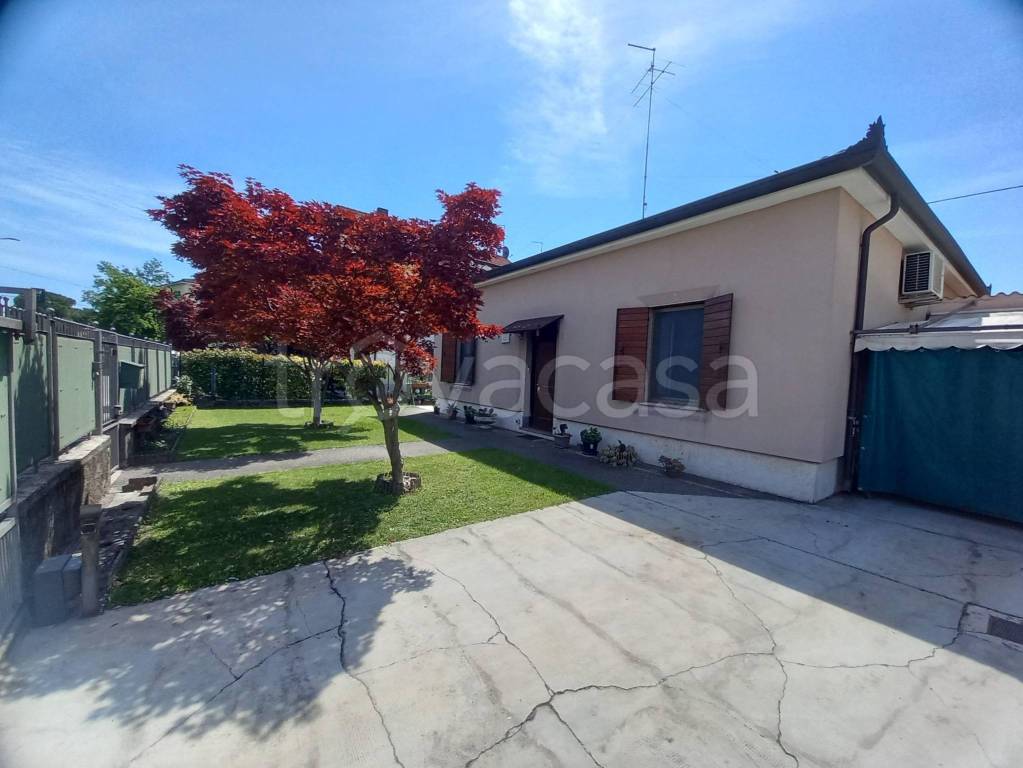 casa indipendente in vendita a Verona in zona Borgo Roma