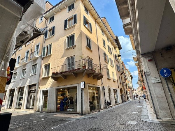 appartamento in vendita a Verona in zona Centro Storico